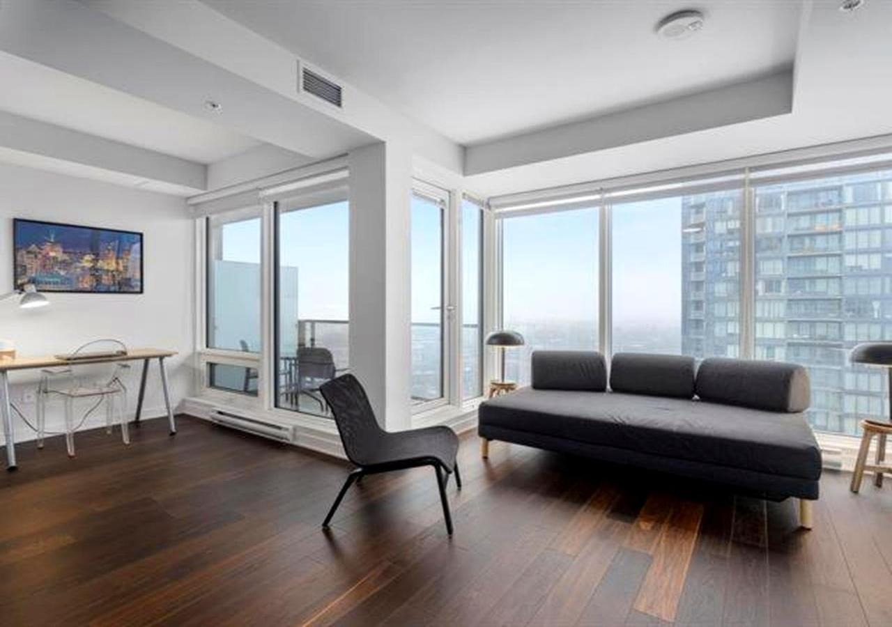 Spectacular Skyline Views - Downtown Montreal - Luxury Condo & Penthouse Номер фото